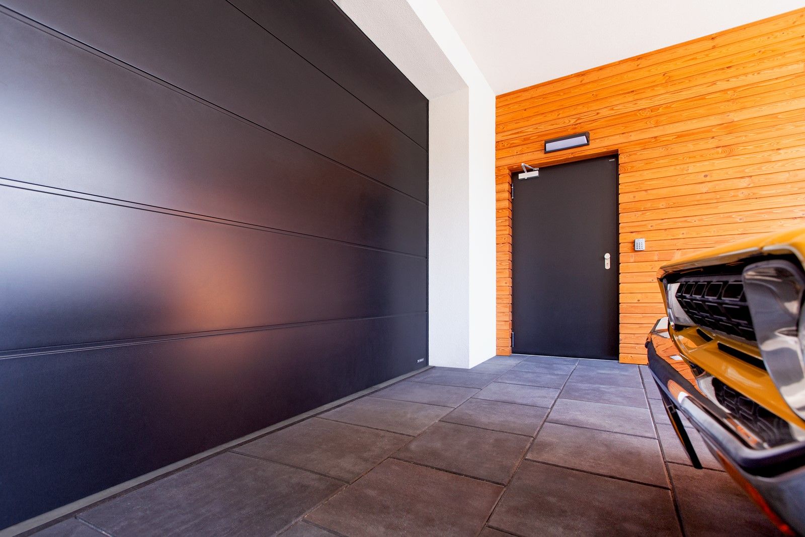 Drzwi techniczne ECO; brama segmentowa UniTherm