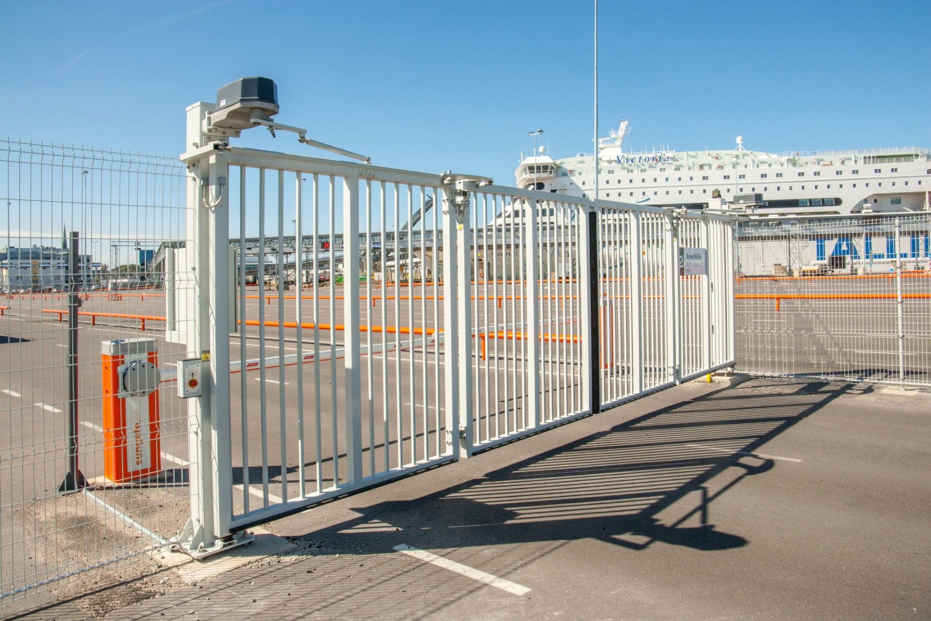 folding gate traffic estonia wiśniowski