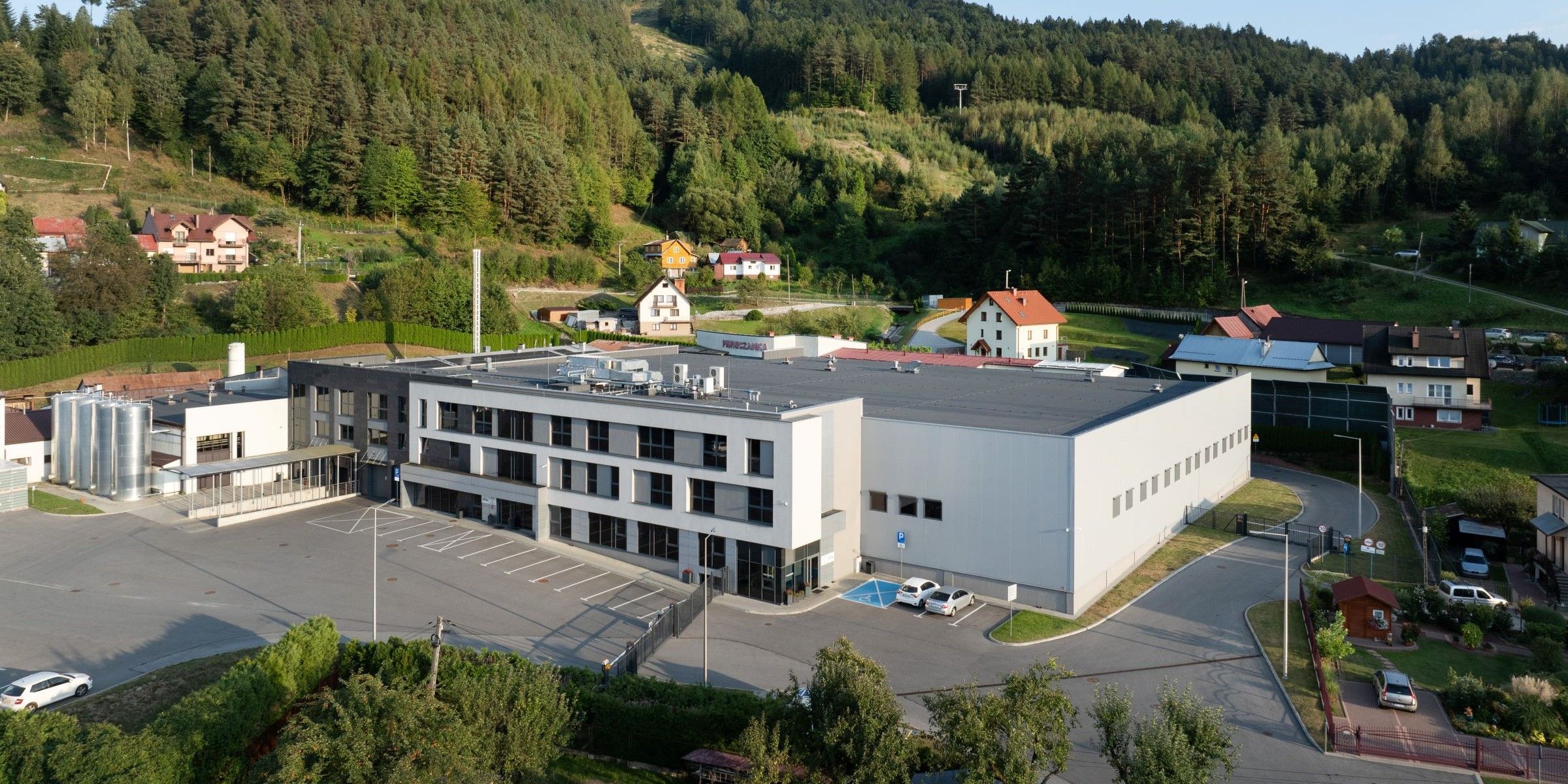 Architektura z naturą w tle – rozlewnia „Piwniczanka”